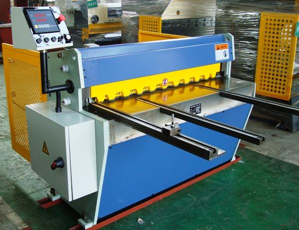 QH11D--系列3.2×1500精密剪板機(jī)